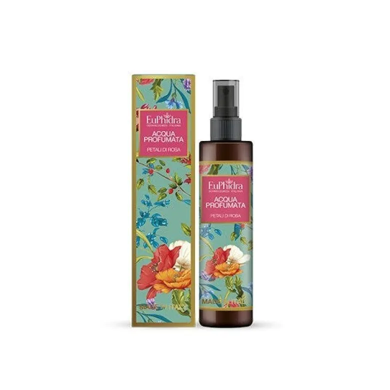 Acqua profumata petali rosa