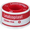 Cerotto chirurgico per fissaggio medicazioni in rocchetto leukoplast supporto viscosa color pelle massa adesiva caucciu'ossido di zinco 2,5x500cm mutuabile
